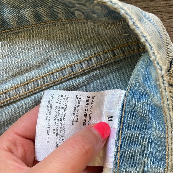 Distressed jean shorts - Picture 4 of 4